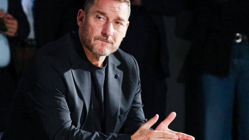 Totti e la paura del Covid: “Stavo per morire, mi ha chiamato Pier Silvio Berlusconi”