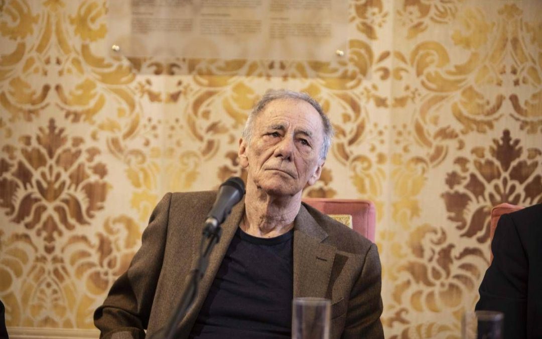 Roberto Vecchioni si prende un’altra pausa: “Statemi vicino”