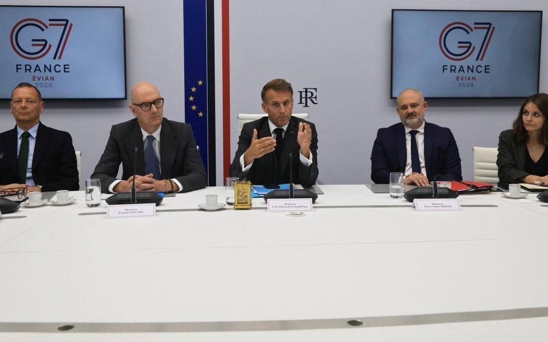 Caro carburanti, G7 si mobilita: “Misure decisive”. Macron: “Lavoriamo per ridurre prezzi”. Meloni: “Sostegno ad azione coordinata su scorte”