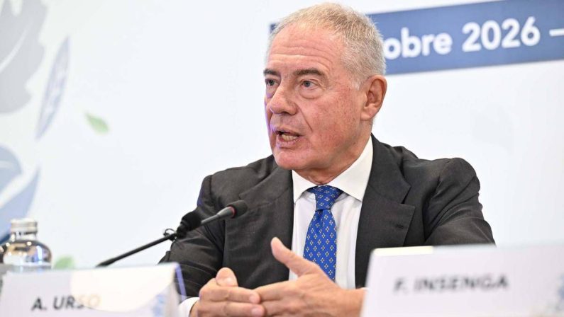 Caro carburanti, Urso: “Al lavoro per proroga price cup tempo necessario”
