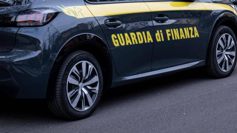 Debito colossale con il Fisco ma hanno Rolex e Ferrari, nei guai un ristoratore e il fratello