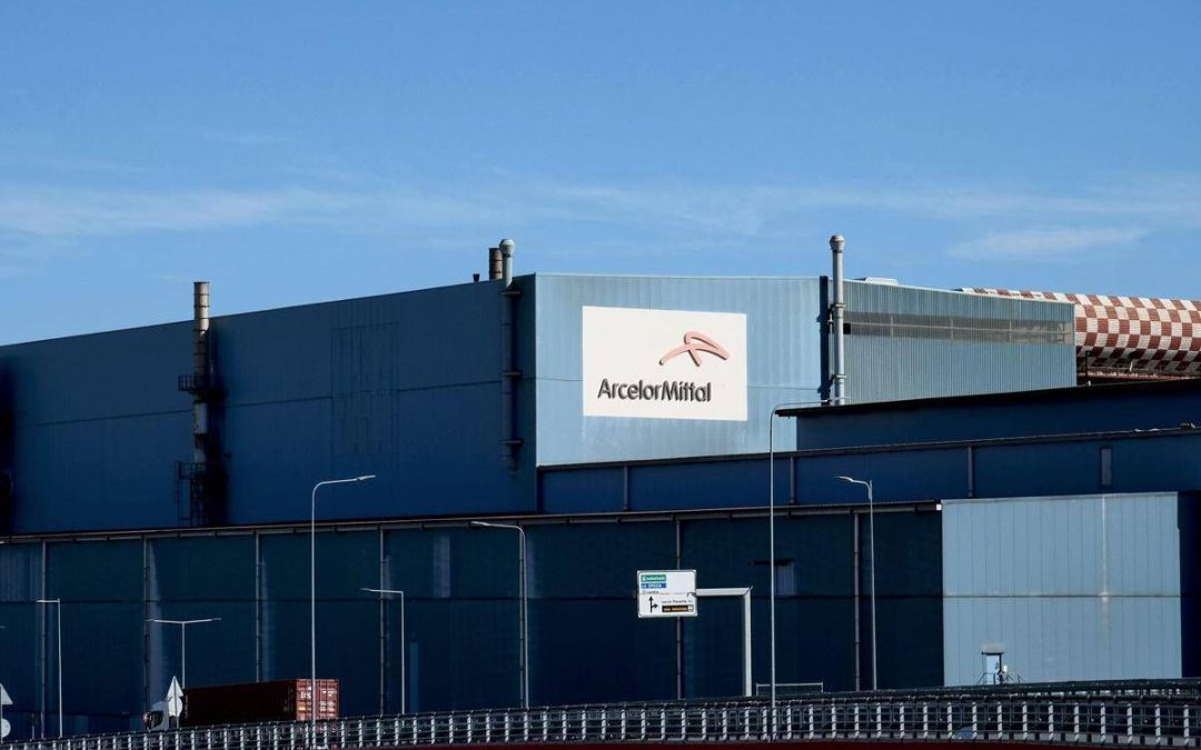 Ex Ilva, scoppia la protesta: lavoratori occupano l’aeroporto di Genova