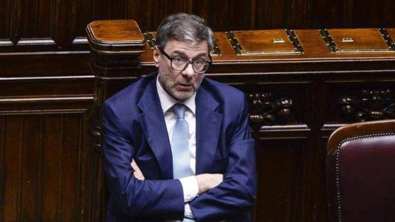 Lavoro, Giorgetti: “Senior e giovani lavorino insieme, governo attento”