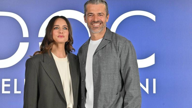 Ascolti tv, ‘Doc – Nelle tue mani 4’ debutta e vince la prima serata. Rai1 domina anche con ‘Affari Tuoi’