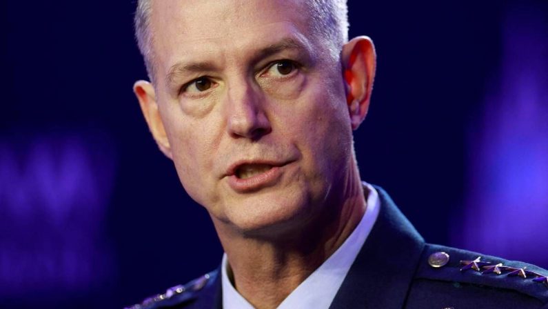 Guerra in Europa, il capo militare della Nato: “Non è inevitabile, ma dobbiamo prepararci”