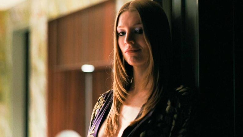 Hunter Schafer cambia sesso, l’attrice si è sottoposta a un intervento