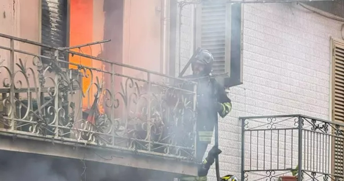 https://www.quotidianodelsud.it/wp-content/uploads/2026/10/incendio-abitazione.jpg