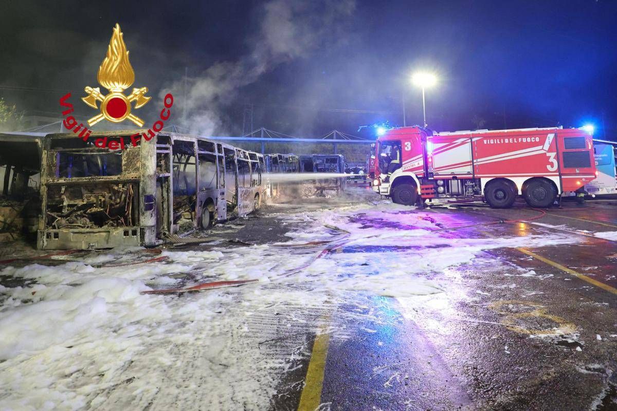https://www.quotidianodelsud.it/wp-content/uploads/2026/10/incendio-busfirenze2.jpeg