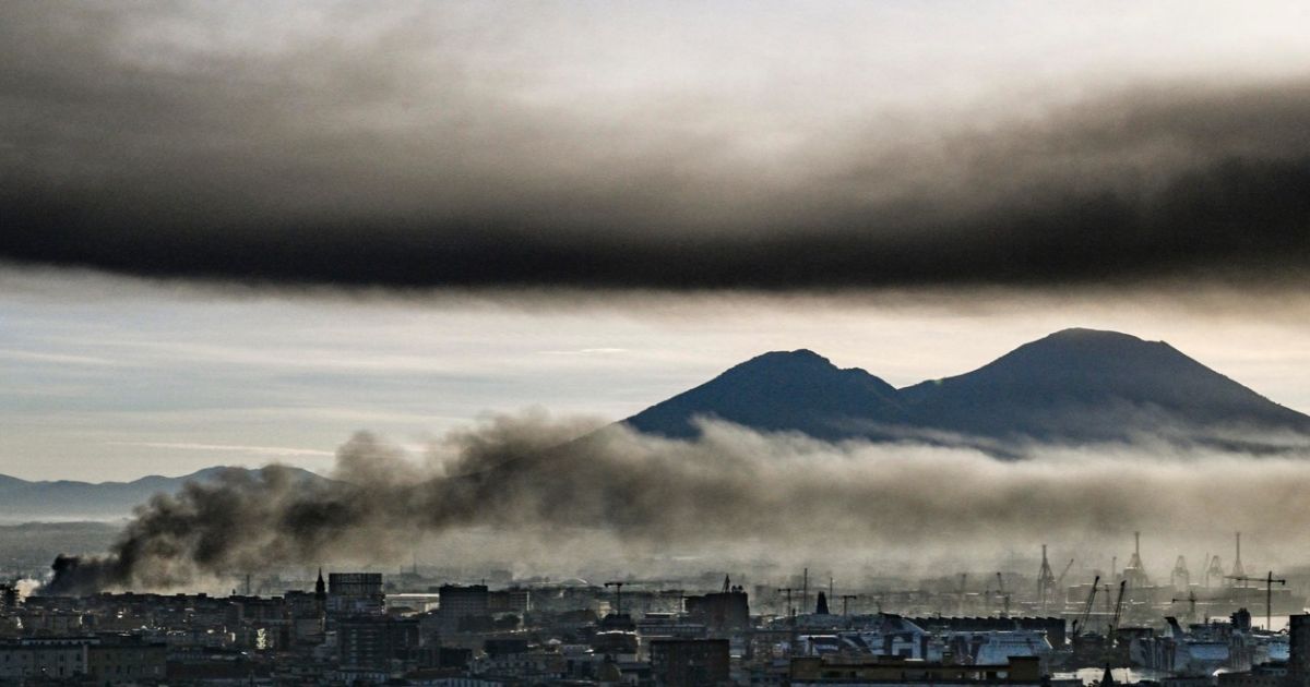 https://www.quotidianodelsud.it/wp-content/uploads/2026/10/incendio-periferia-est-napoli.jpg