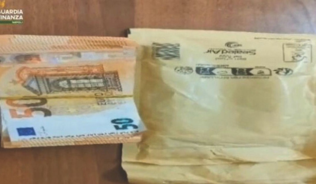 Una parte delle tangenti sequestrate dalla Guardia di Finanza