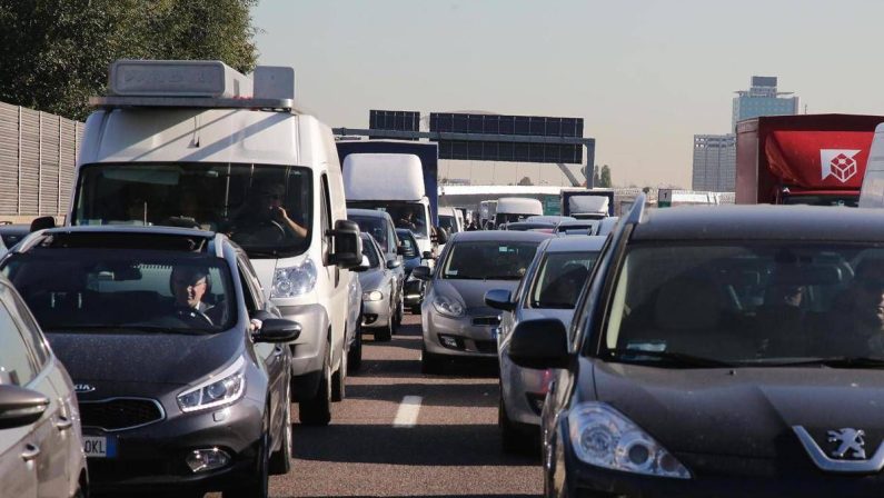 Incidente sulla Pontina, 7 feriti: traffico in tilt in direzione Roma