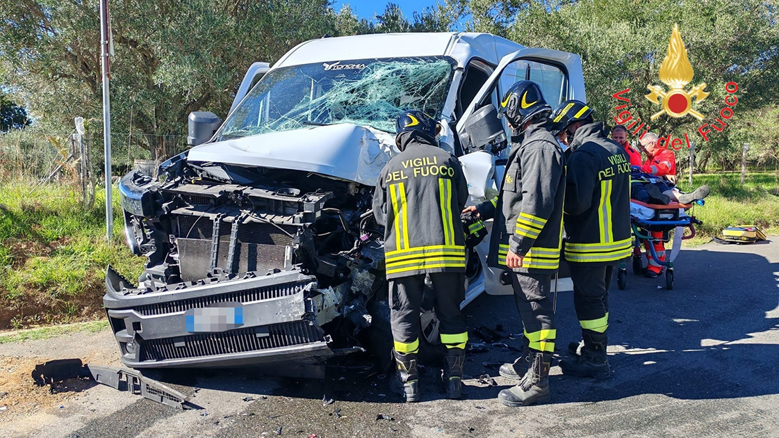 https://www.quotidianodelsud.it/wp-content/uploads/2026/10/incidente-tra-petrizzi-e-san-vito-jonio.jpg