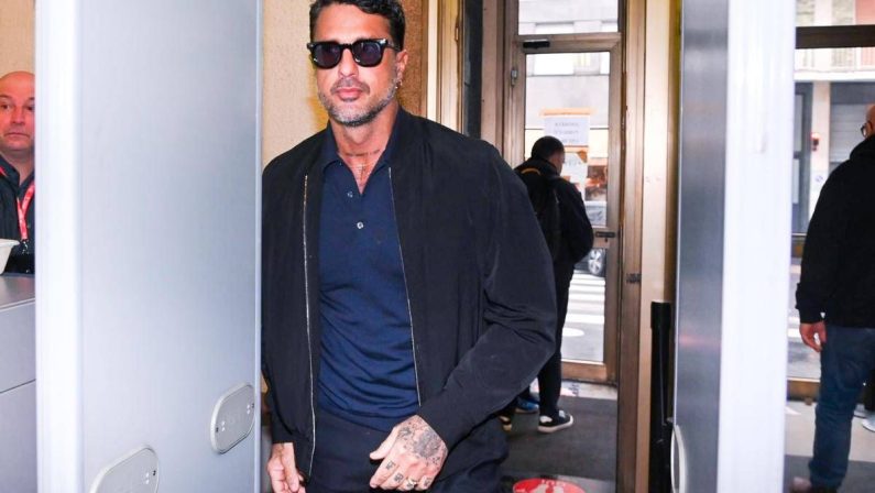 Fabrizio Corona senza patente fugge ad alt carabinieri, denunciato