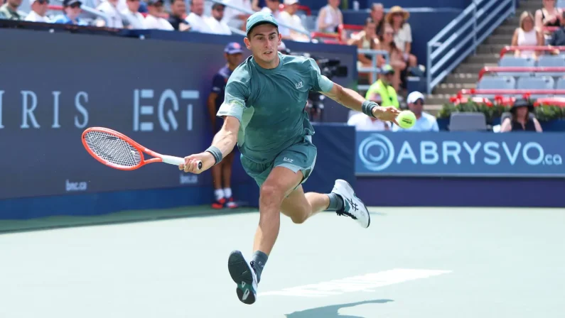 Tennis, Masters 1000 Shanghai: buona la prima per Arnaldi, Tomic sconfitto in due set