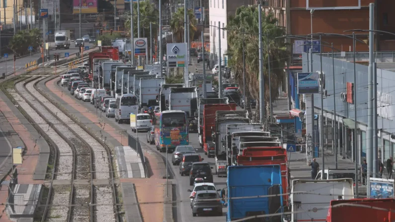 Rimossi nella notte i blocchi stradali dei tir in Campania