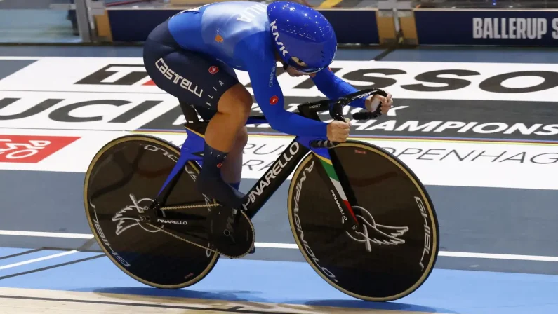 Mondiali di ciclismo su pista, a Shanghai record del mondo nell’inseguimento per Jonathan Milan