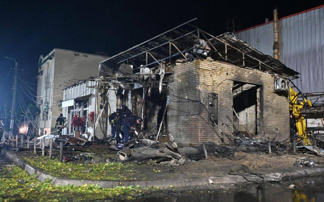 Ucraina, attacco missilistico russo su Kharkiv: almeno 3 morti. Il giallo della tregua energetica tra Mosca e Kiev