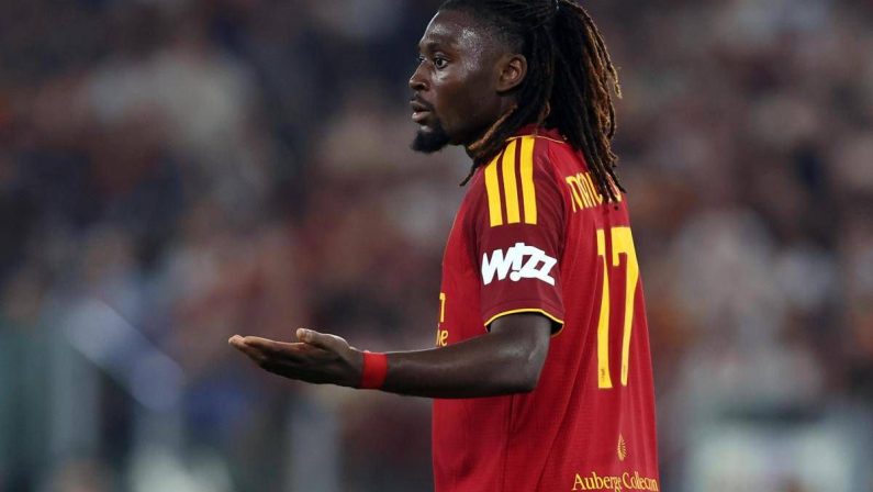 Roma in ansia per Koné: si accascia in campo al 16’, entra Pisilli