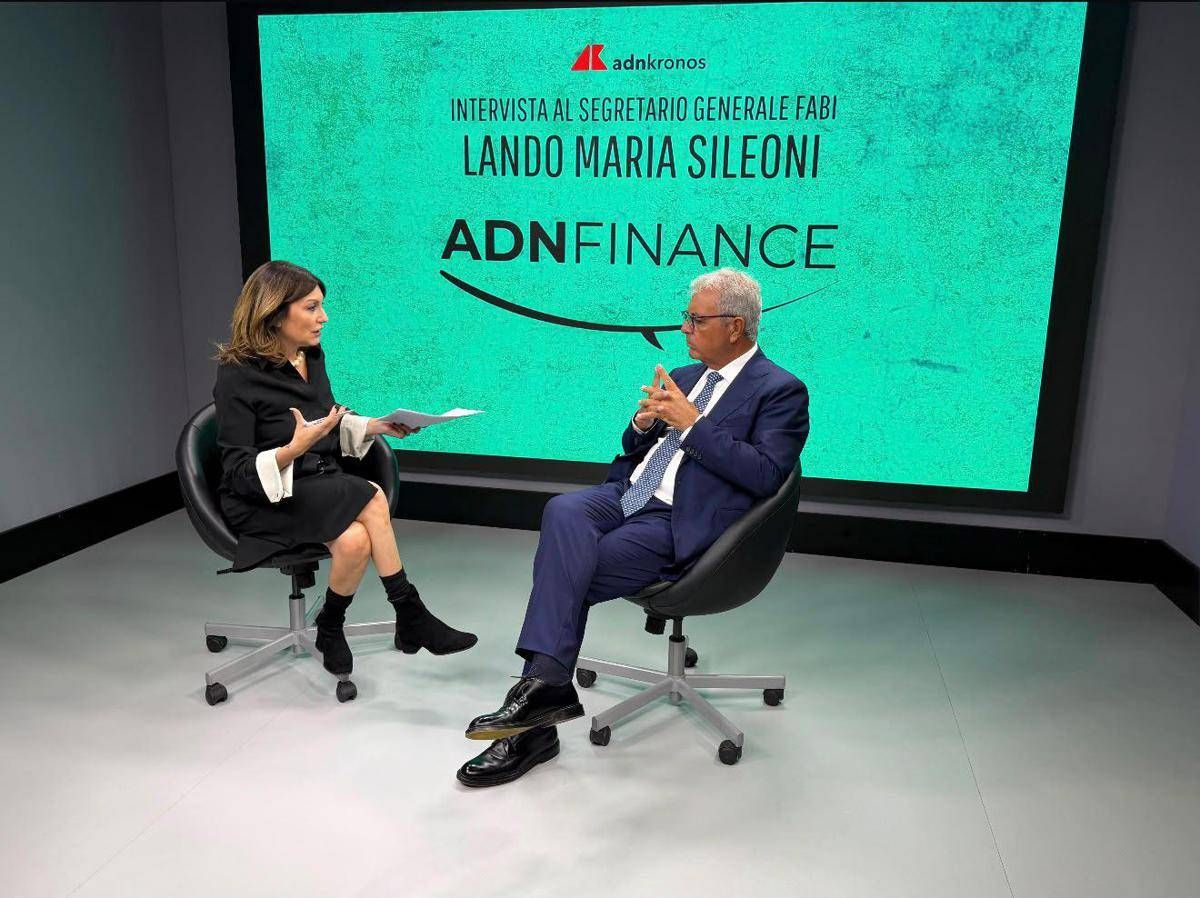 https://www.quotidianodelsud.it/wp-content/uploads/2026/10/lando-maria-sileoni-e-jole-saggese.jpeg