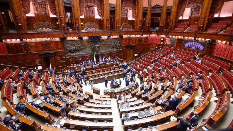 Legge elettorale, dalla Camera via libera alla fiducia su art.1 e 2. Opposizioni: “Incostituzionale”