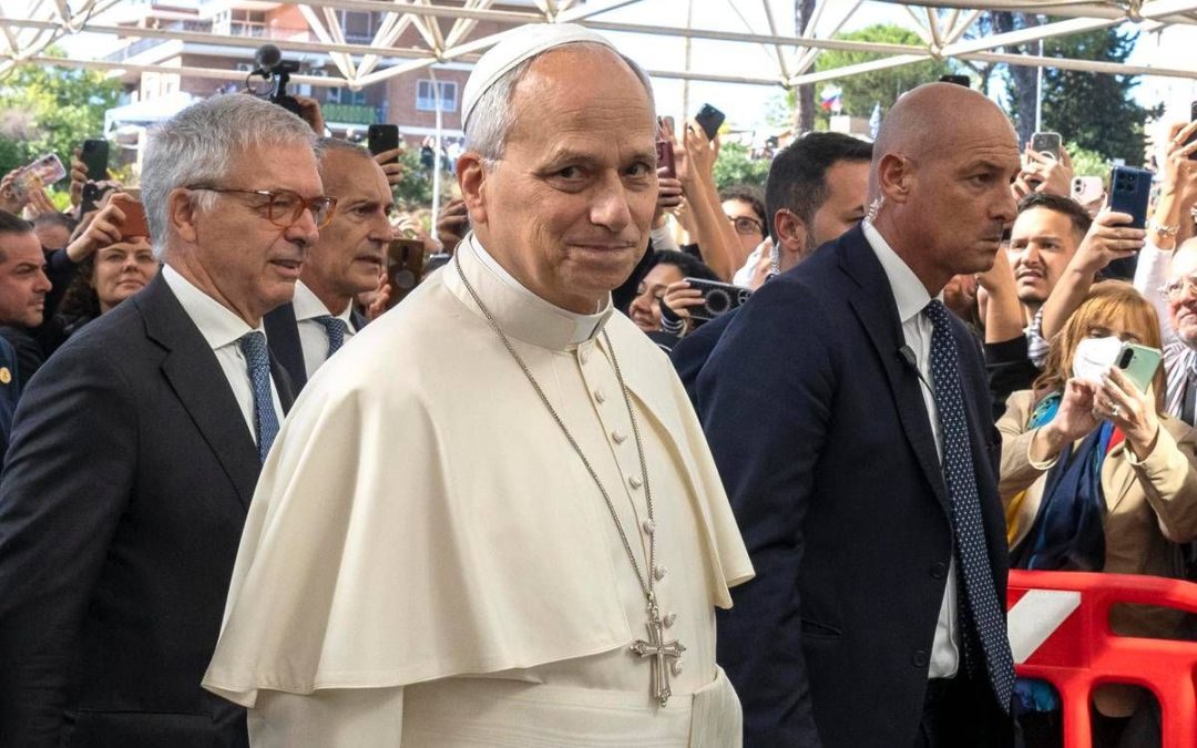 Papa Leone XIV operato per un tumore maligno al polmone: “Notte tranquilla al Gemelli”