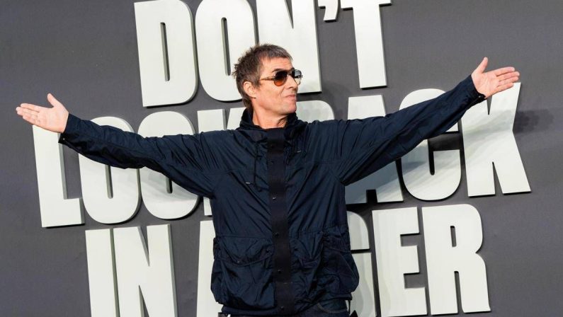 Liam Gallagher difende il Manchester City: “Gli altri corrotti, noi pronti a morire sulla croce come Gesù”