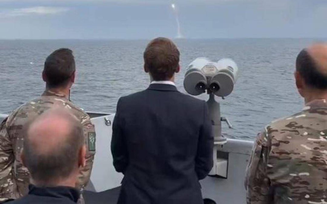 Francia, Macron assiste a lancio di prova missile intercontinentale da sottomarino nucleare