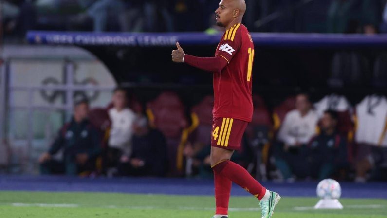 Malen non perdona: il Var conferma la doppietta, Roma sul 3-1