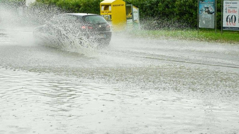 Allerta meteo arancione in Toscana, domani scuole chiuse in vari comuni