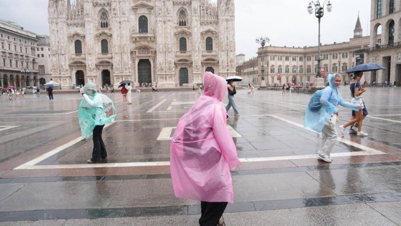 Meteo, cede l’anticiclone: arrivano piogge e rovesci a partire dal Nord-Ovest