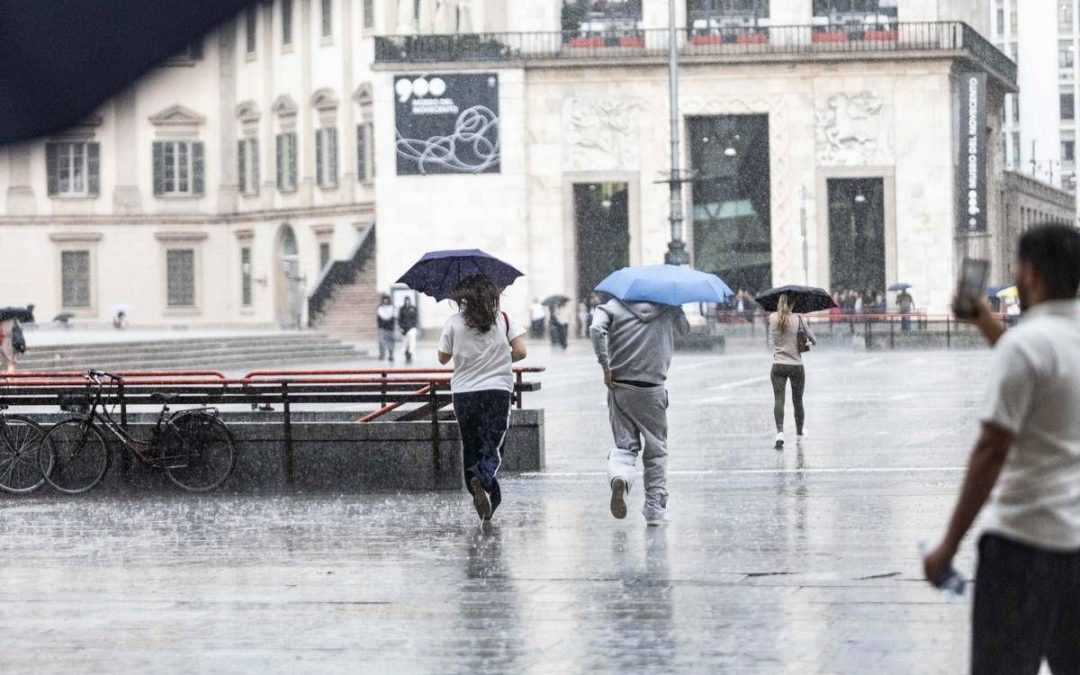 Meteo, piogge e maltempo nel weekend: si abbassano le temperature