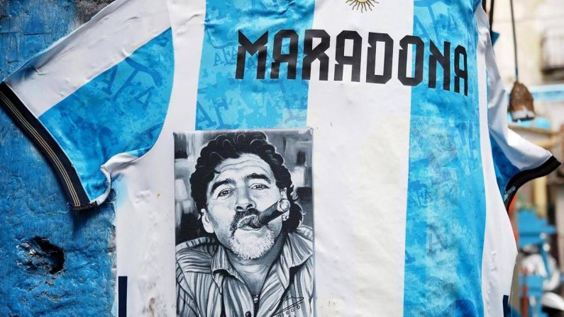 Processo Maradona, la difesa sostiene l’innocenza del medico Luque, “è capro espiatorio”