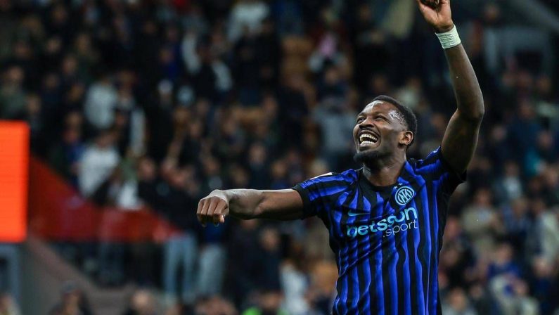 Inter, Thuram viene riconosciuto per strada e si finge… Leao