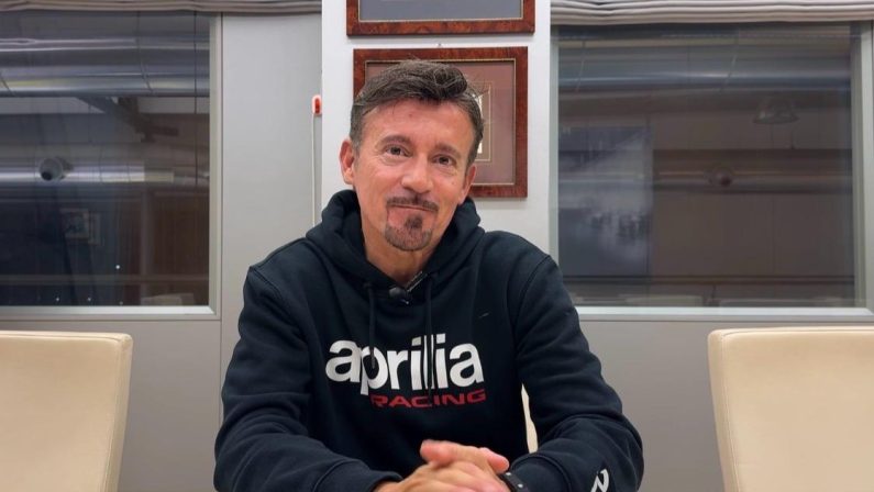 Cosenza, Max Biaggi: «Per diventare campioni bisogna superare i momenti difficili»