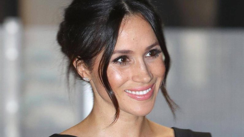 Meghan presenta il suo lussuoso calendario dell’Avvento, 24 cioccolatini a 131 euro