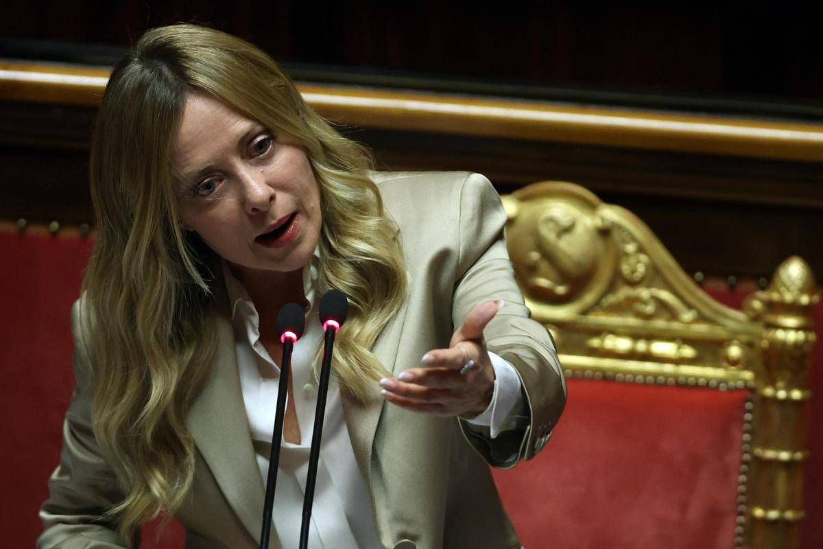 https://www.quotidianodelsud.it/wp-content/uploads/2026/10/meloni-senato-microfono-opa.jpeg