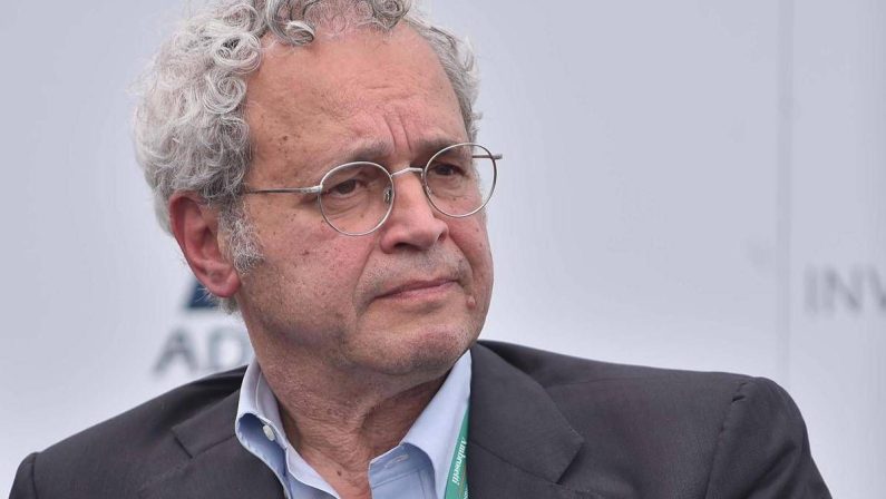Mentana annuncia l’addio al Tg La7: “Lascio il 23 dicembre”