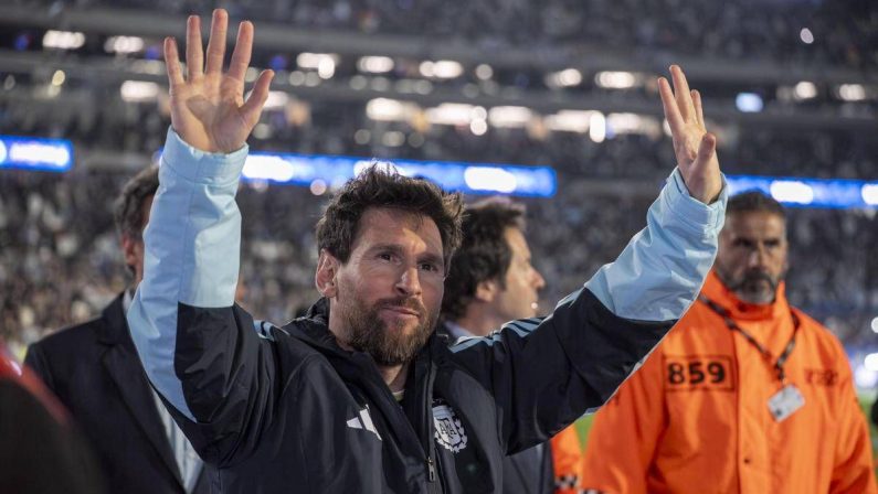 Messi, lacrime e gol nell’ultima partita con l’Argentina: “Non tornare più sarà grande dolore”
