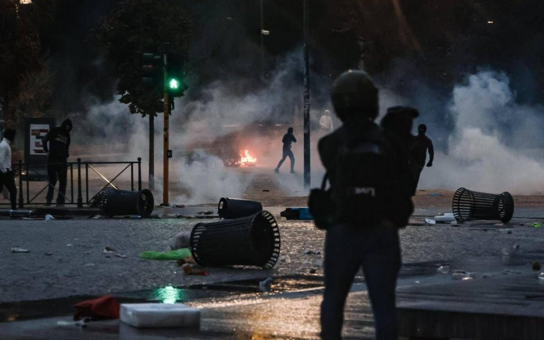 Guerriglia a Milano, pm: “Da arrestati azioni distruttive di rara violenza”