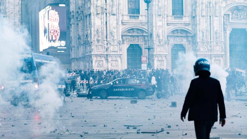 Decreto cortei, per minori fermo preventivo e subito imputabilità: la stretta del governo dopo i disordini