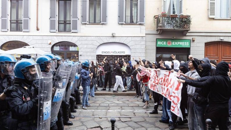 Movimento 17 ottobre lancia la mobilitazione permanente: diffusa guida anti-manganellate