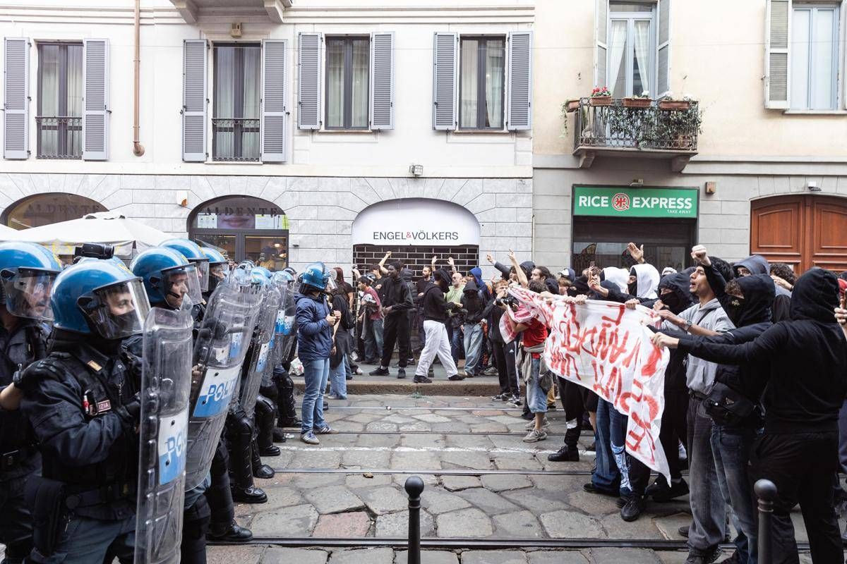 https://www.quotidianodelsud.it/wp-content/uploads/2026/10/milano-polizia-manifestanti-ipa.jpeg
