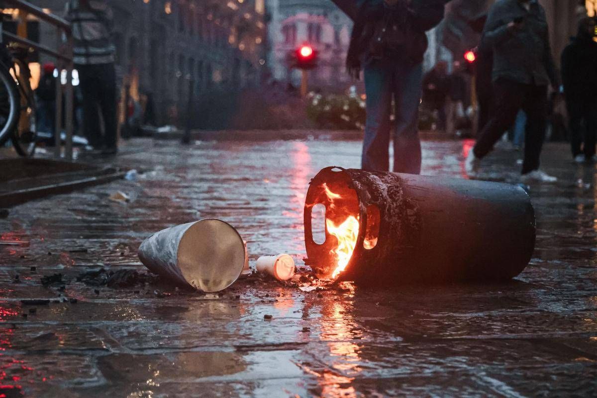 https://www.quotidianodelsud.it/wp-content/uploads/2026/10/milano-proteste-scontri-ipa-1.jpeg
