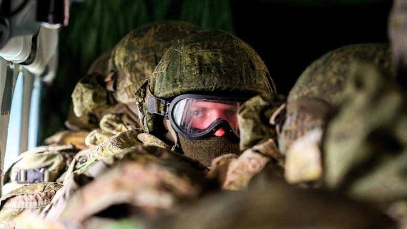 Ue, allarme per le operazioni ibride russe: cresce il timore di attacchi con vittime