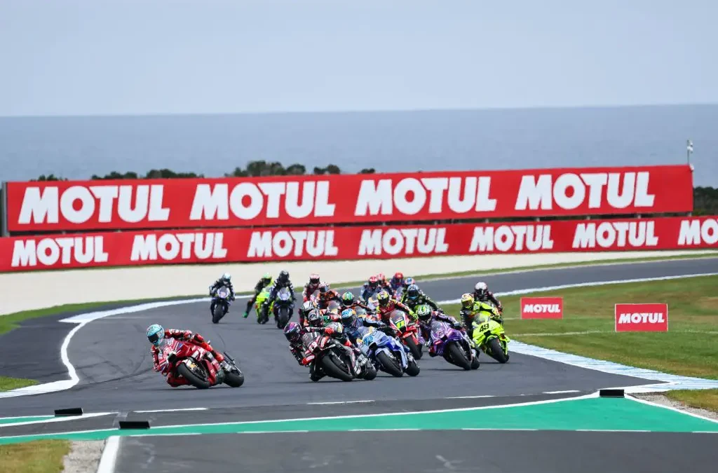 In Australia gara posticipata per scarsa visibilità, annullate Moto2 e Moto3