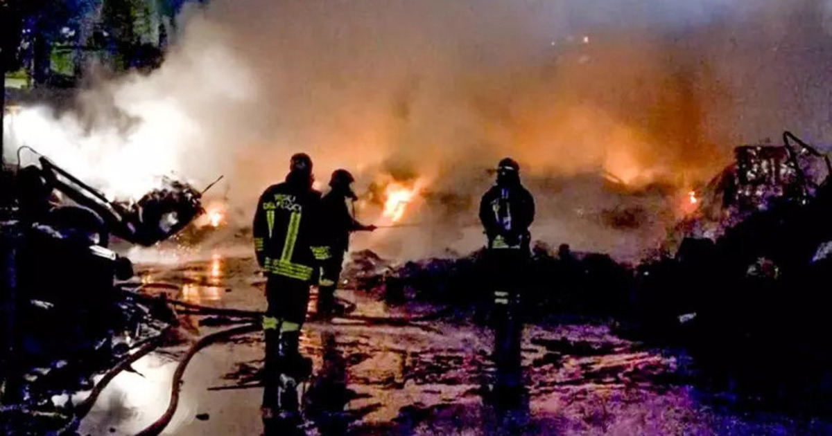 https://www.quotidianodelsud.it/wp-content/uploads/2026/10/napoli-pianura-incendio.jpg