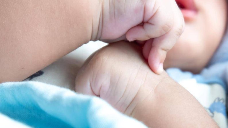 Con dieta mediterranea e pesce in gravidanza meno coliche ed eczema per il bebè, lo studio