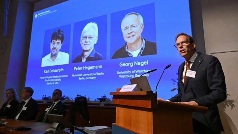 Nobel per la Medicina a Karl Deisseroth, Peter Hegemann e Georg Nagel