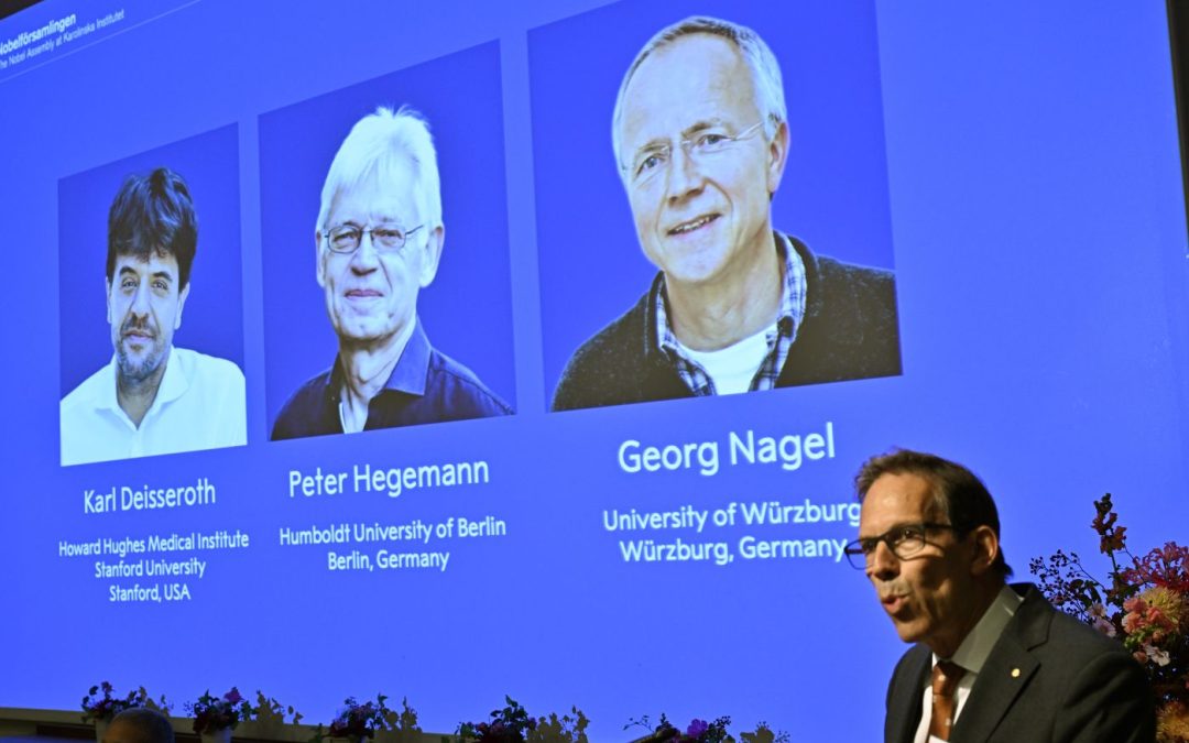 Il Premio Nobel per la Medicina 2026 a Deisseroth, Hegemann e Nagel
