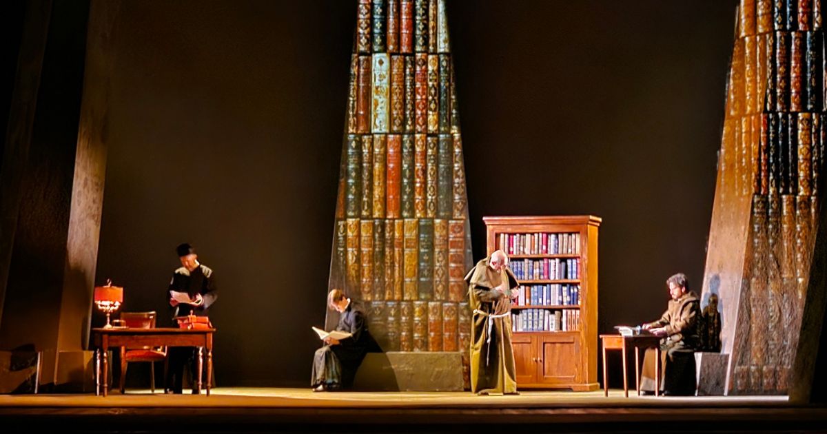 https://www.quotidianodelsud.it/wp-content/uploads/2026/10/opera-teatrale-natuzza-evolo.jpg